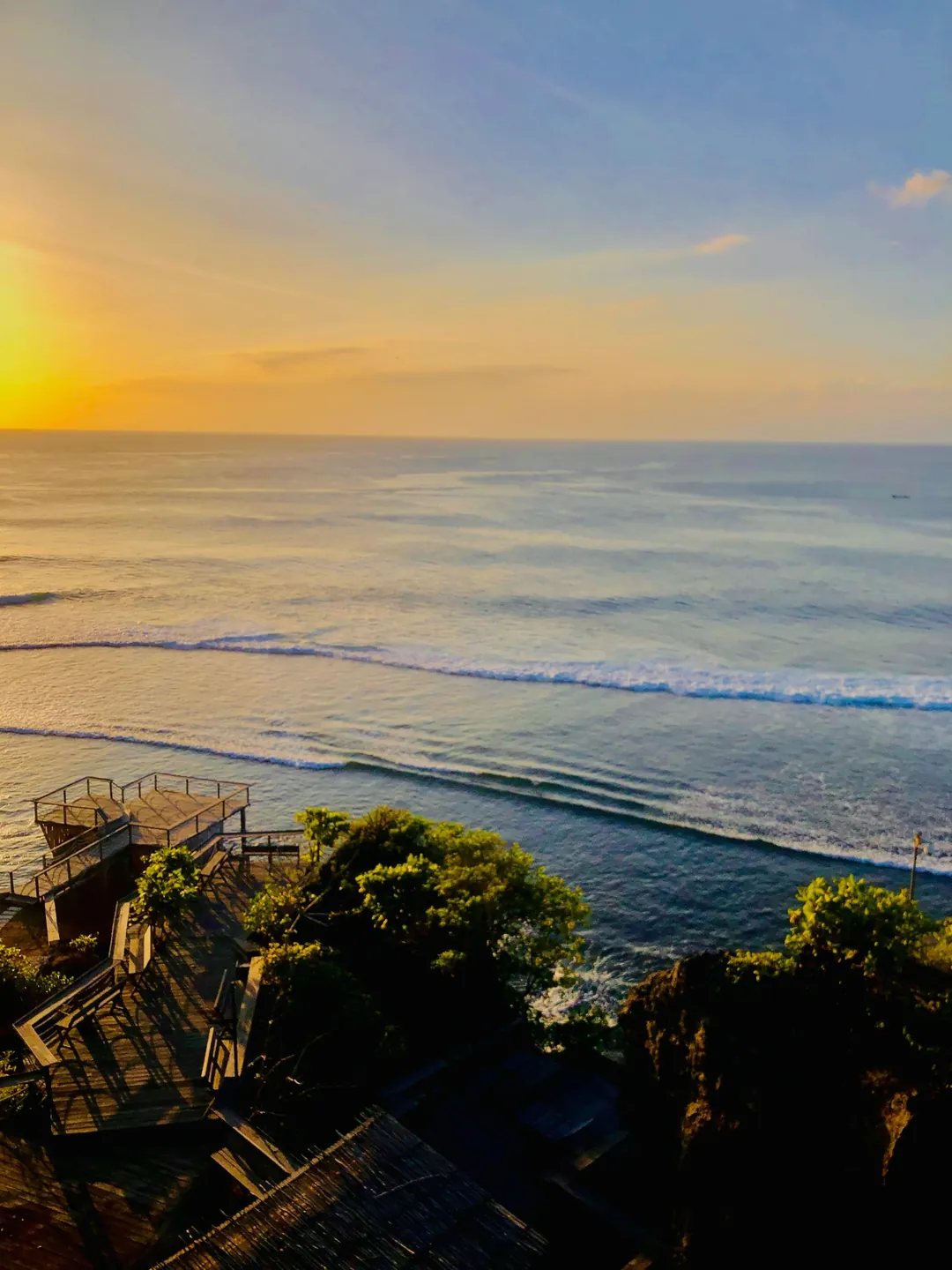 Sunset over the Indian Ocean seen from the cliffs of Uluwatu, Bali